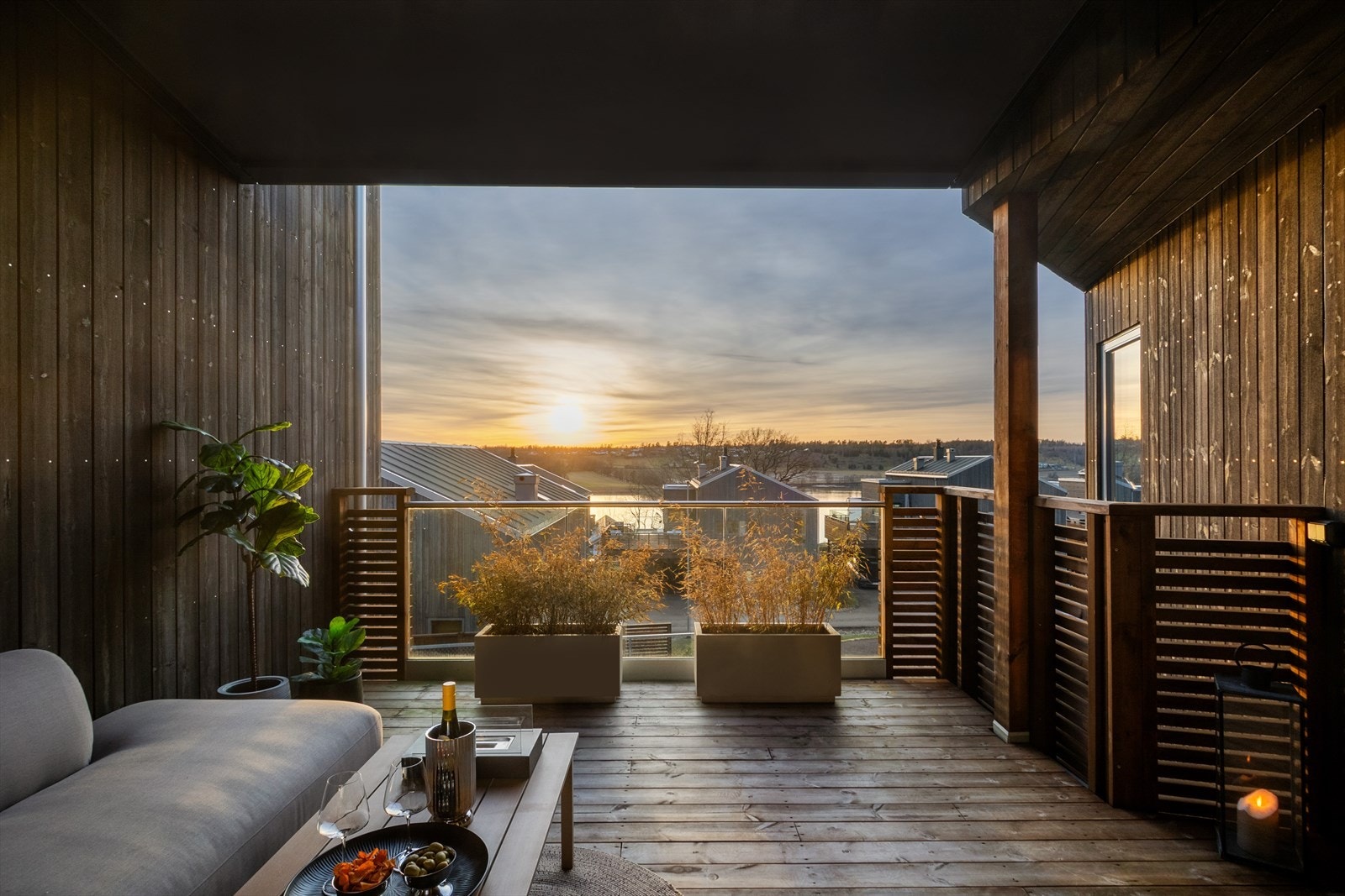Velkommen til Skogroveien 18 - Moderne tomannsbolig ferdigstilt i 2023 i et nyetablert felt i Vestskogen, med kort vei til sjøen! Galleribilde