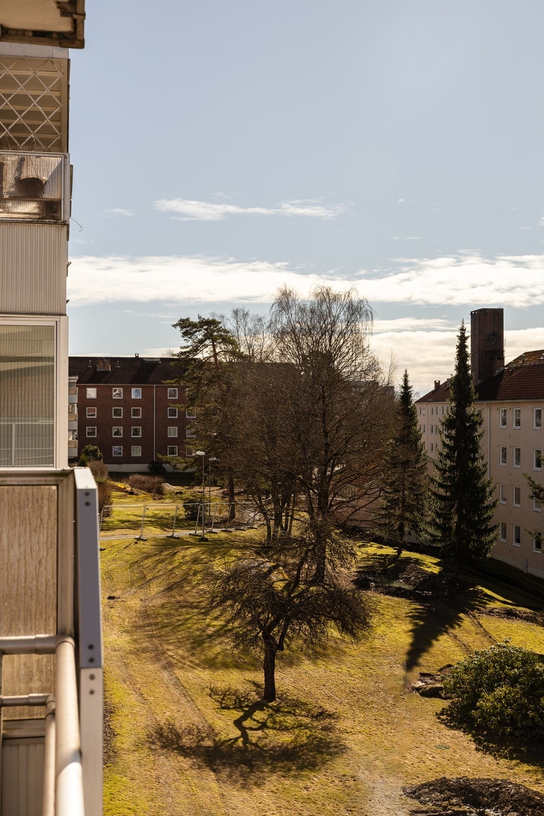 Hyggelig utsyn mot grøntareal Galleribilde