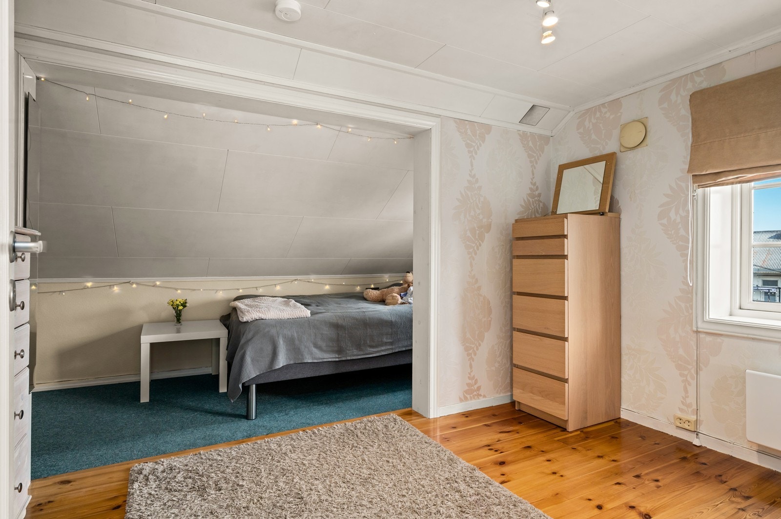 Loftsetasjen inneholder tre rom og et toalettrom. Galleribilde
