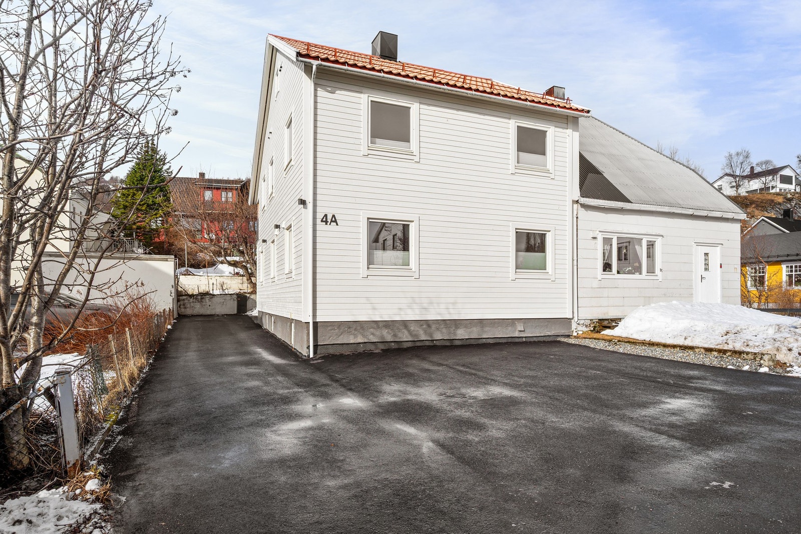 Boligen har også to boder i kjeller med totalt areal på 19 kvm Galleribilde