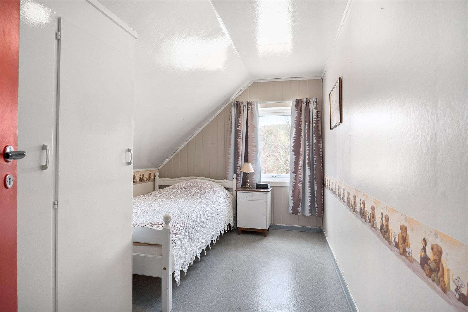 Det er 4 soverom i loftsarealet. Galleribilde