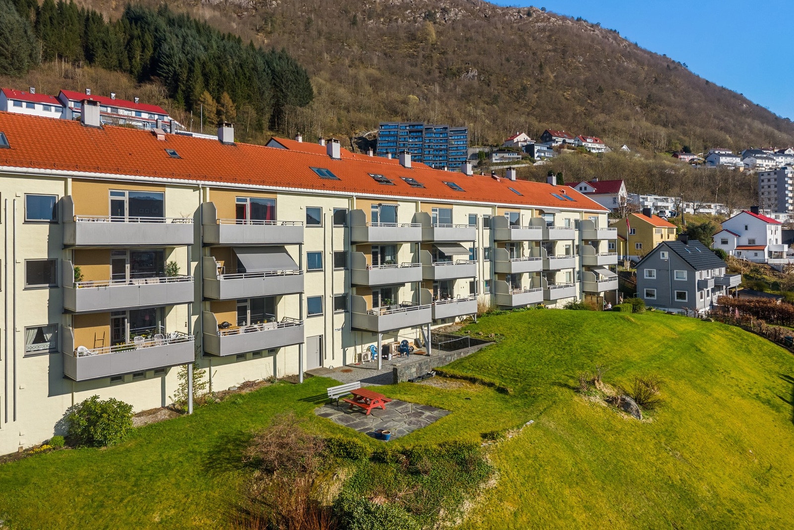 For den turglade finnes det flotte turmuligheter i nærområdet, med kort vei til både Ulriken, Nattlandsfjellet og Landåsfjellet. Galleribilde