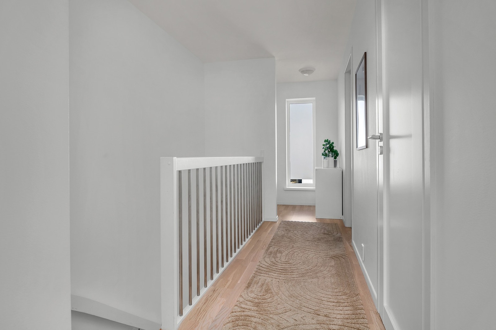 2. etasje har gang, 3 romslige soverom, bad og bod Galleribilde