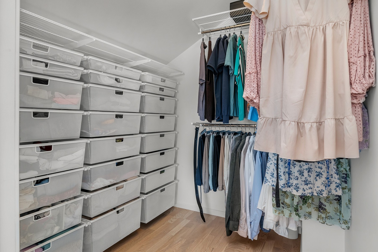 Walk-in closet - Elfa innredningen medfølger Galleribilde