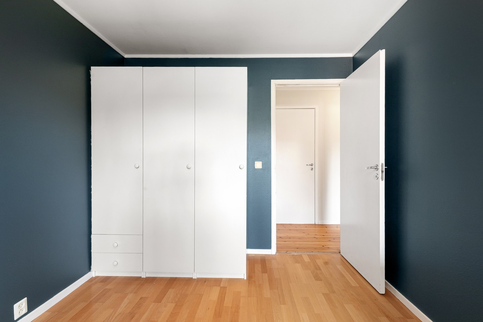 Garderobe på soverom. Galleribilde