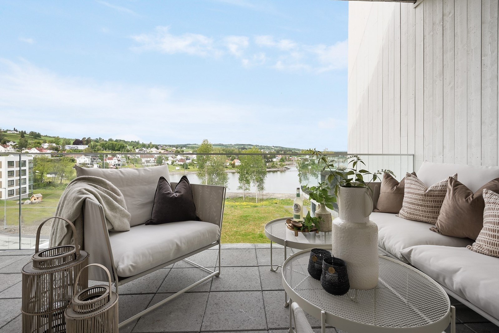 Koselig atmosfære på terrassen. Galleribilde
