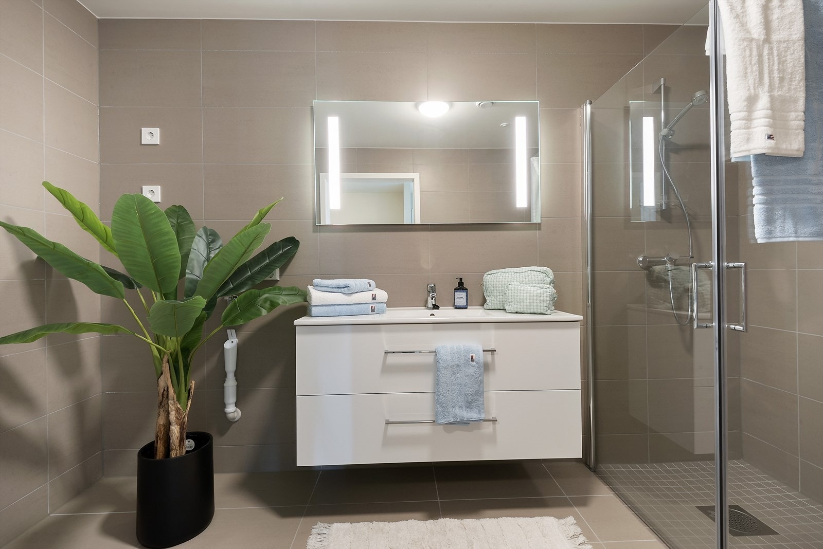 God plass på badet. Galleribilde