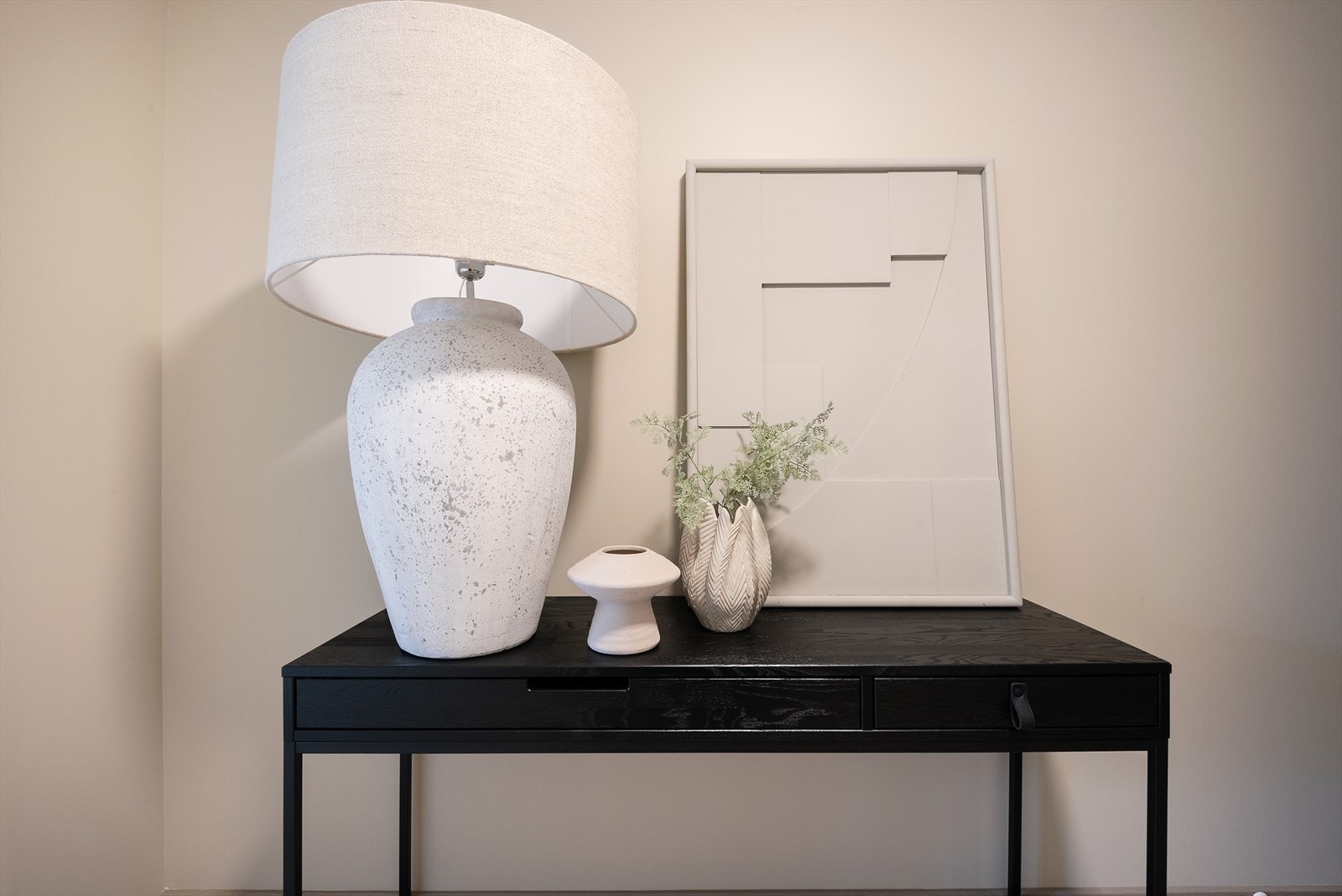 Plass til en skjenk i inngangspartiet. Galleribilde