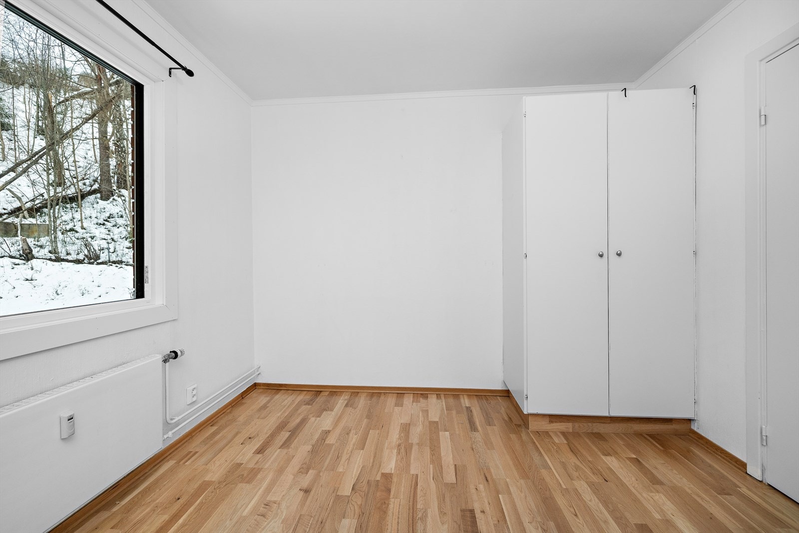 Leilighetens andre soverom egner seg godt som barnerom, gjesterom eller kontor. Galleribilde