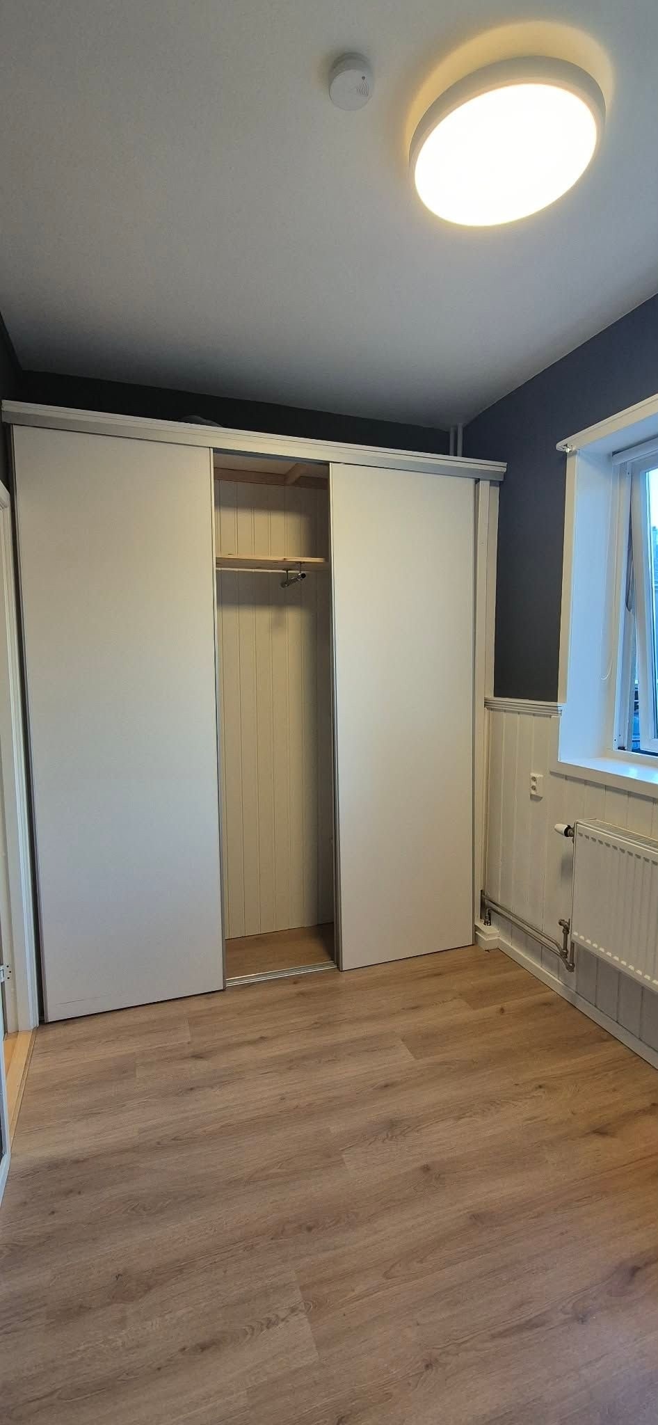 Garderobe i soverom Galleribilde