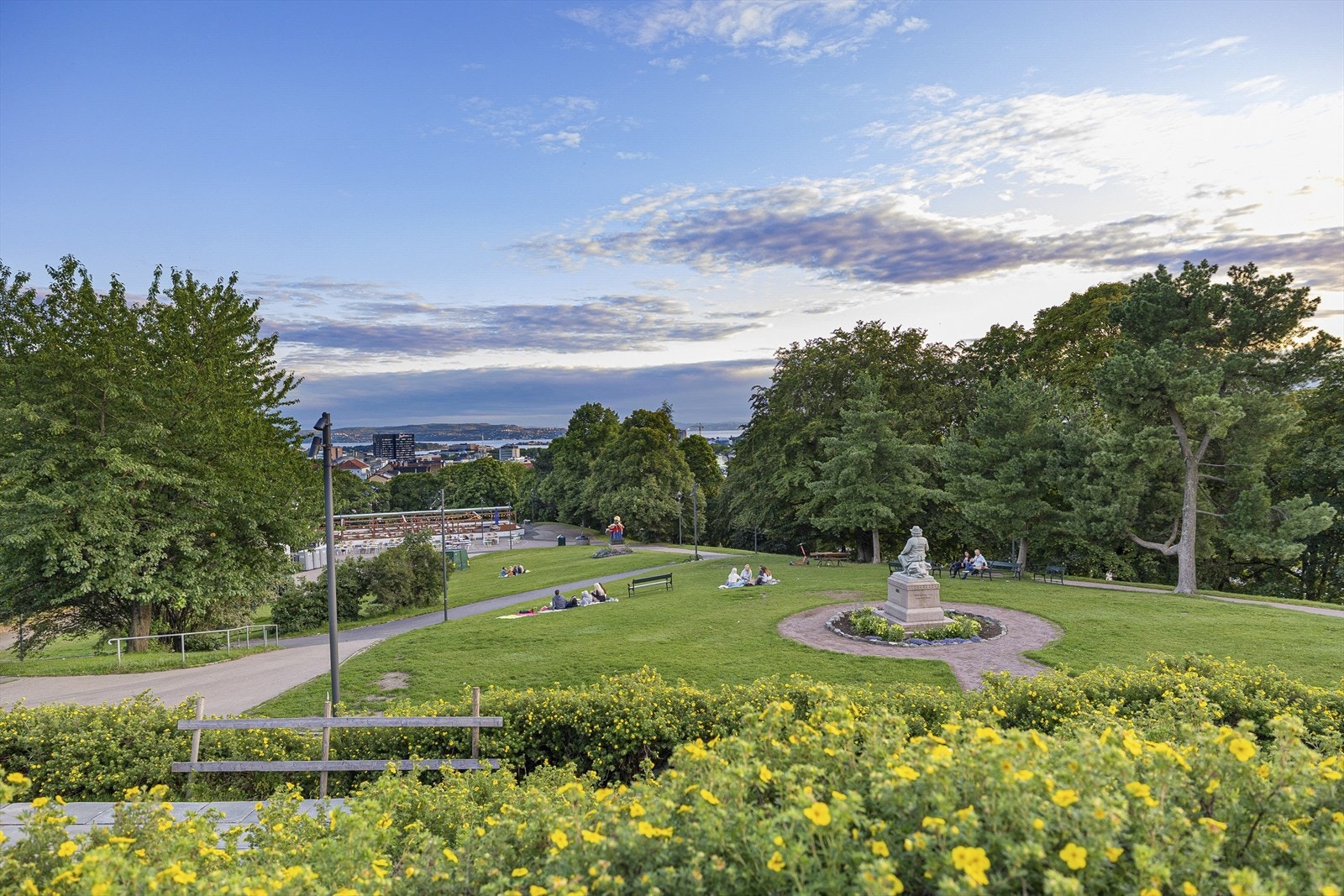 Leiligheten ligger like ved St. Hanshaugen park, omgitt av koselige kafeer, butikker og gode kollektivforbindelser. Galleribilde