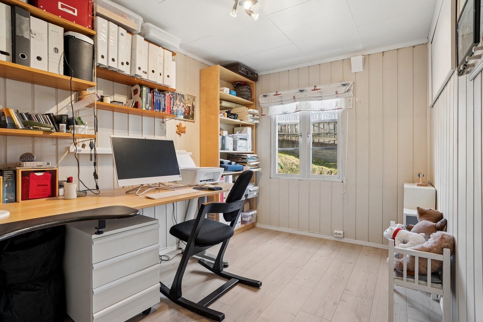 Dette rommet egner seg godt som kontor, gjesterom eller hobbyrom. Galleribilde