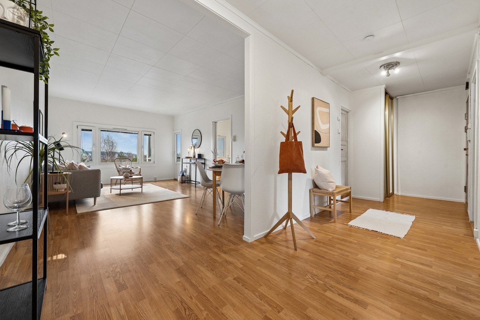Åpen og luftig gang. Galleribilde
