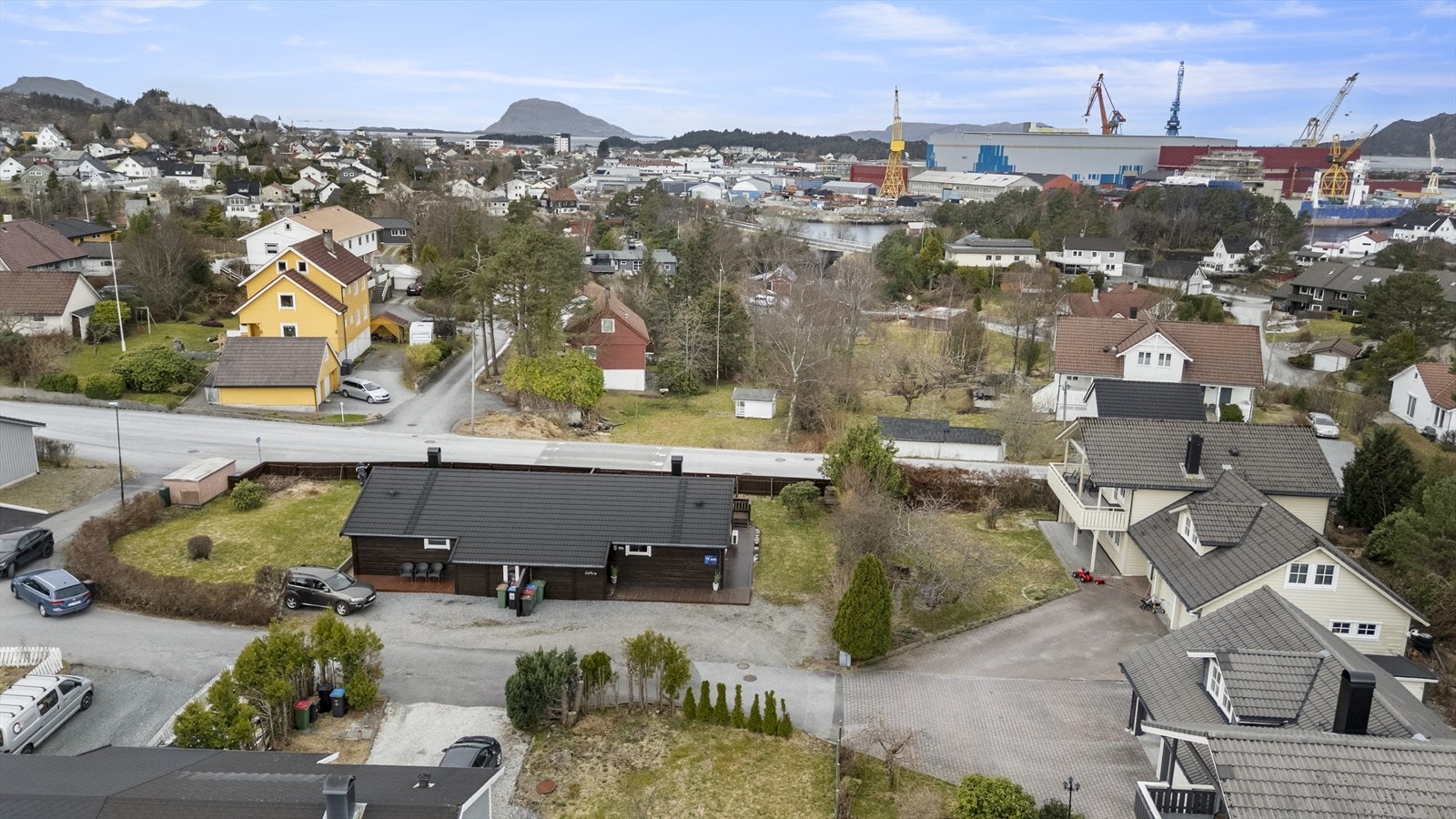 Det er kortavstand til sentrum, butikker, bussholdeplass m.m. Galleribilde