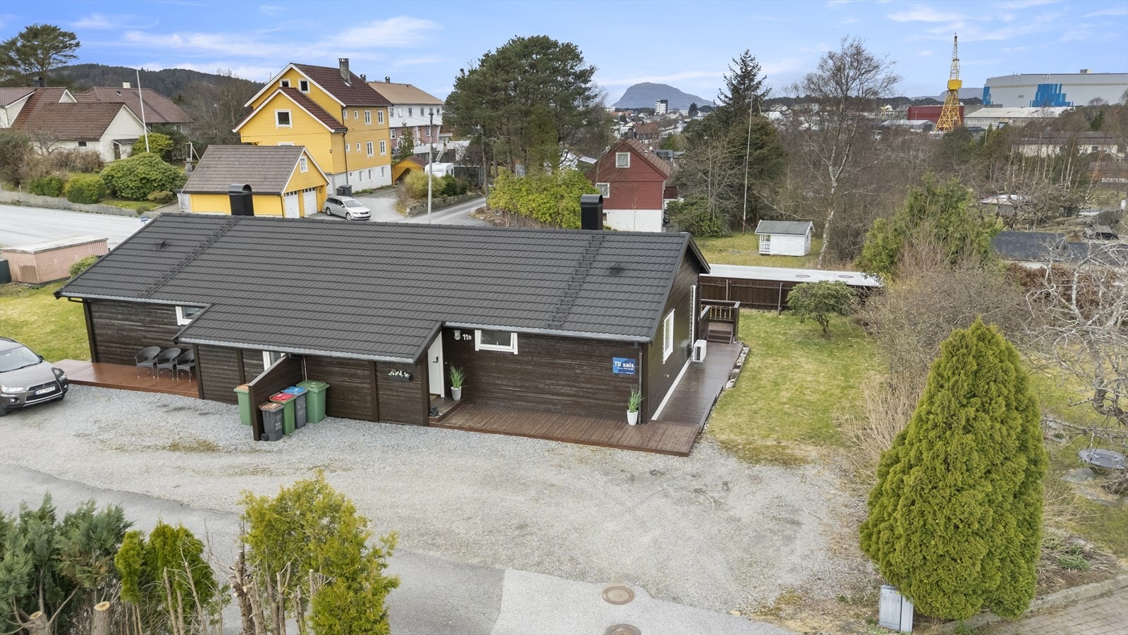 God parkeringsplass på tomta. Galleribilde