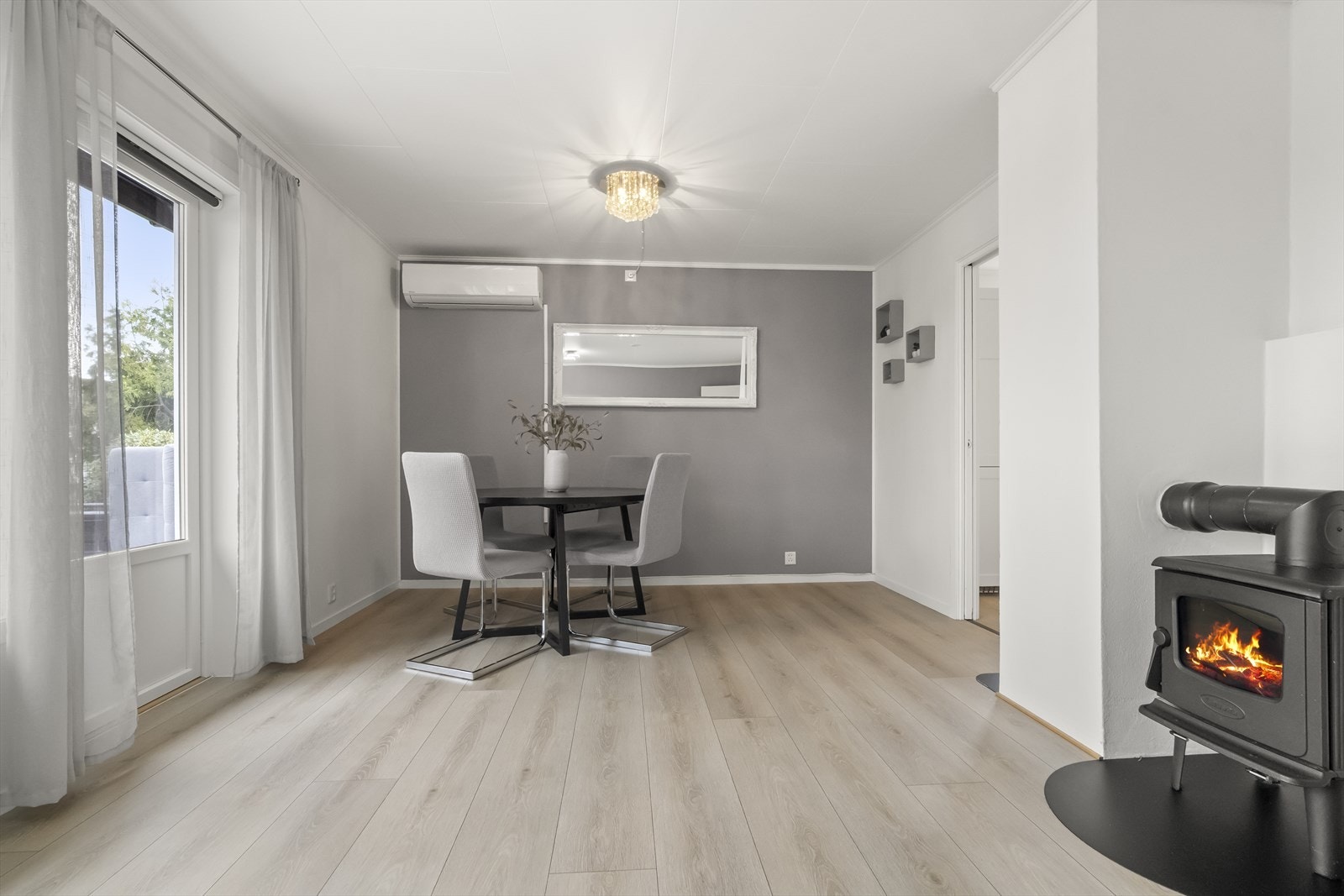 God plass til stor spisegruppe. Galleribilde