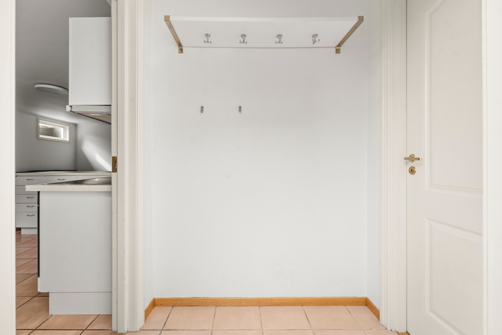 Praktisk entré, med diverse oppbevaringsmuligheter. Galleribilde