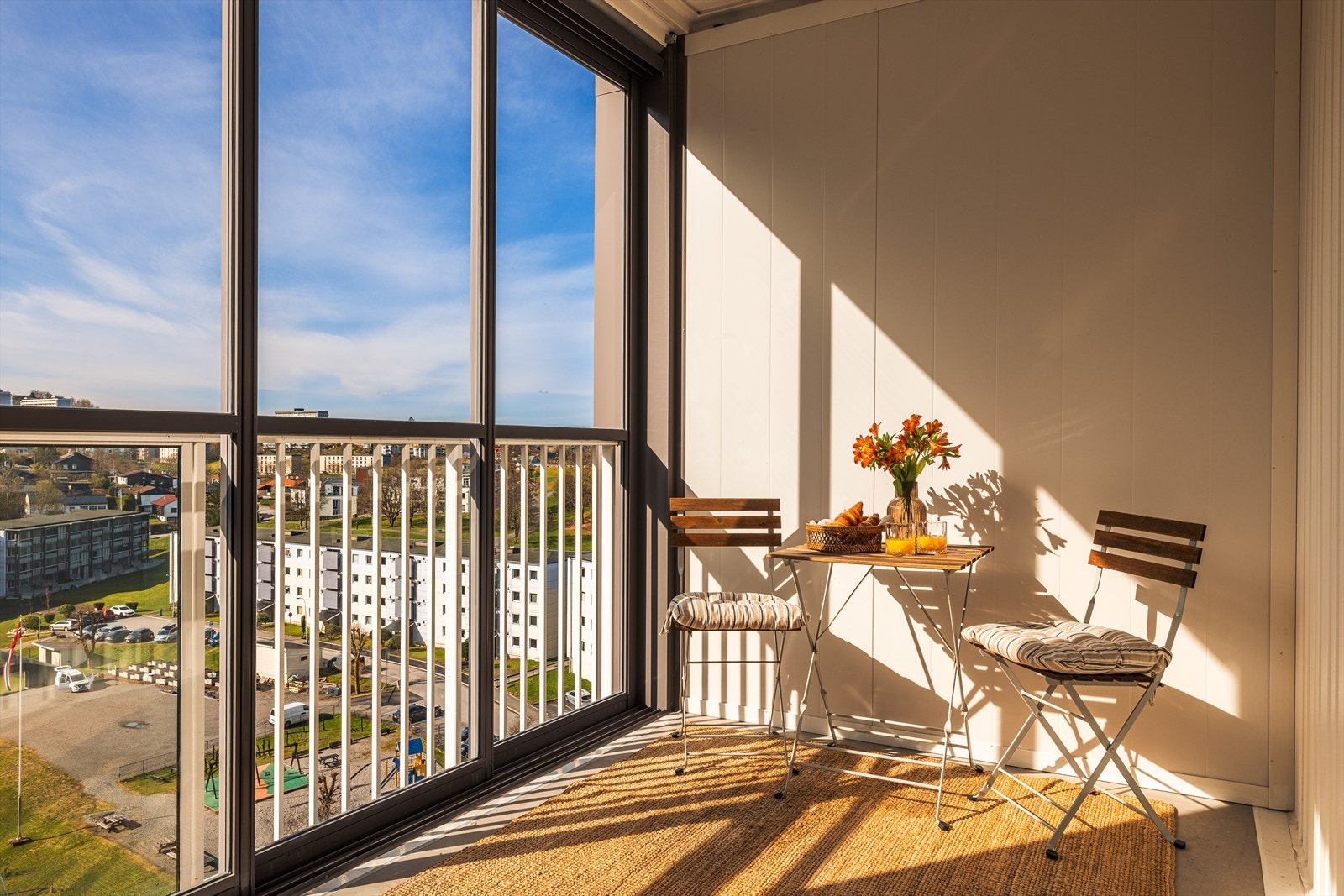 Skyvbare vindus- og glassfelt gjør det enkelt å åpne opp på varme sommerdager. Galleribilde