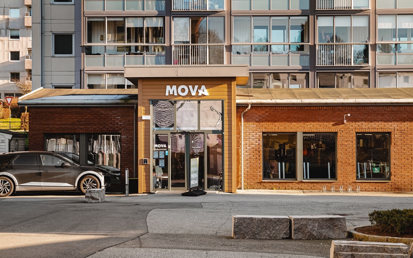 Mova Treningssenter ligger like utenfor boligen og er døgnåpent. Galleribilde