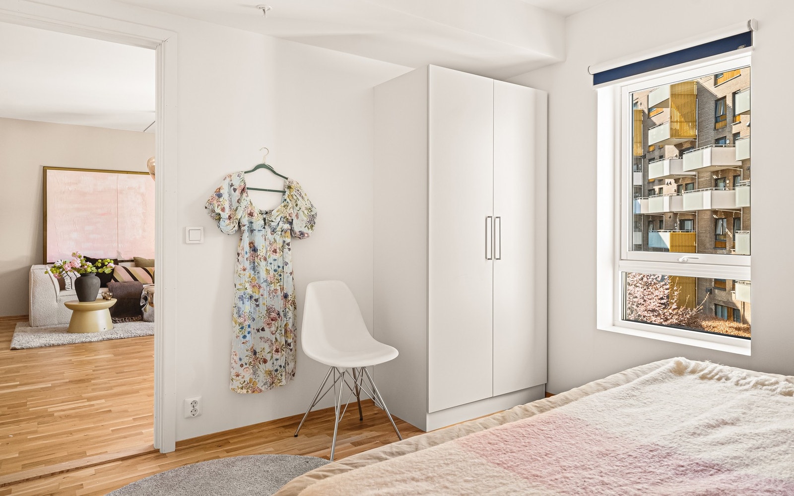 Her har du plass til dobbeltseng, nattbord og garderobe. Galleribilde