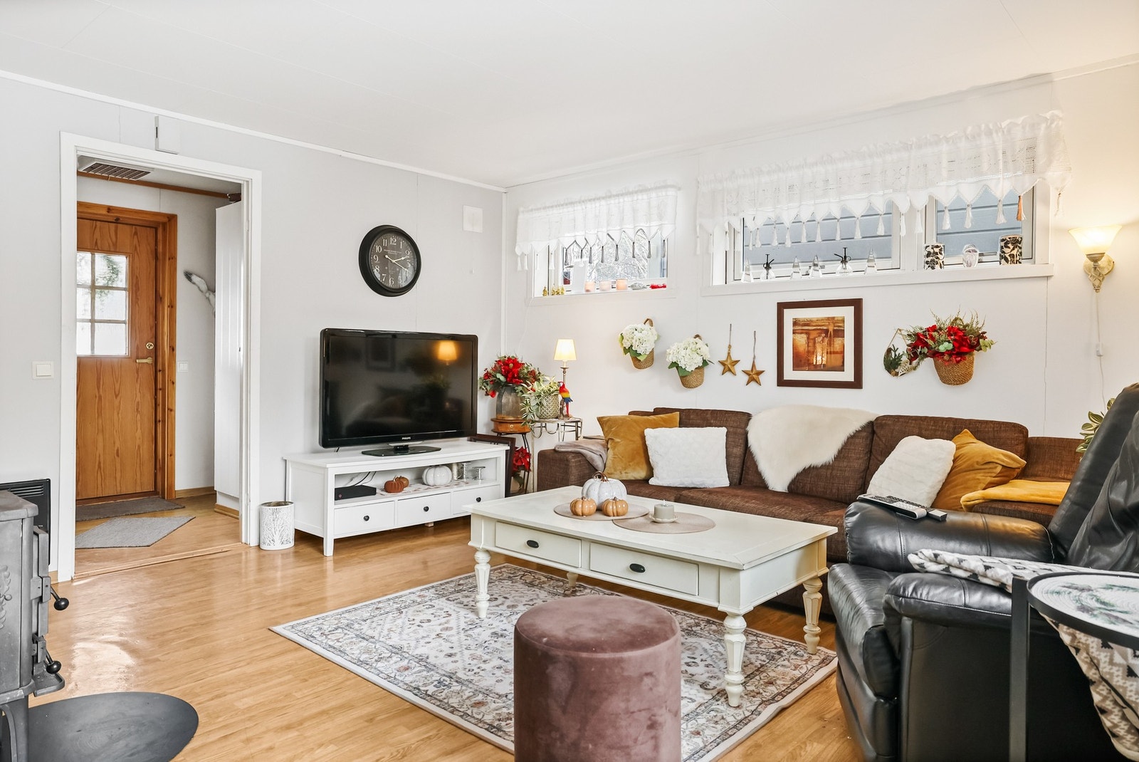 Her er det fint plass til en sofagruppe og annet ønsket møblement. Galleribilde