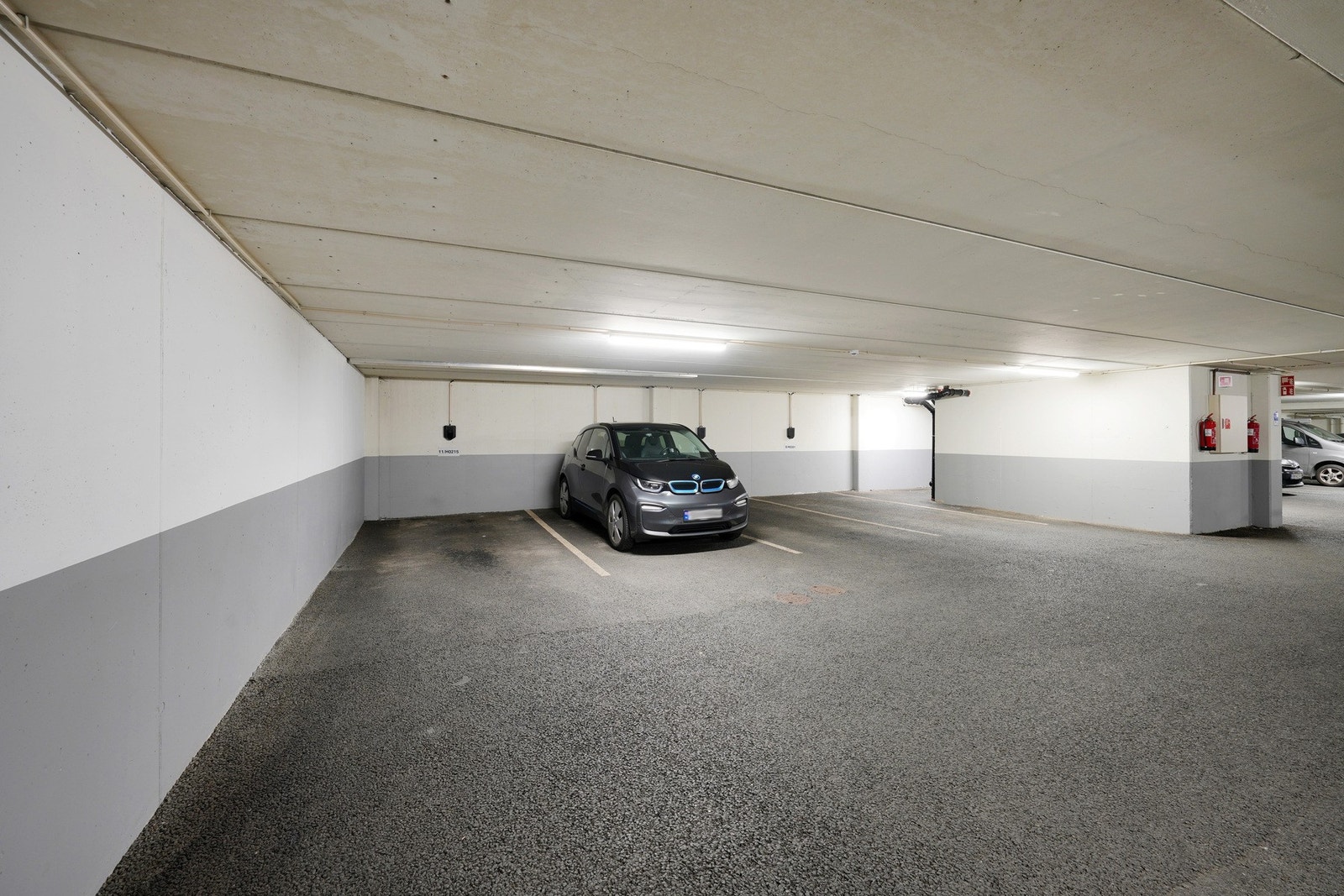 Parkeringsplass helt innerst med veggen. Galleribilde