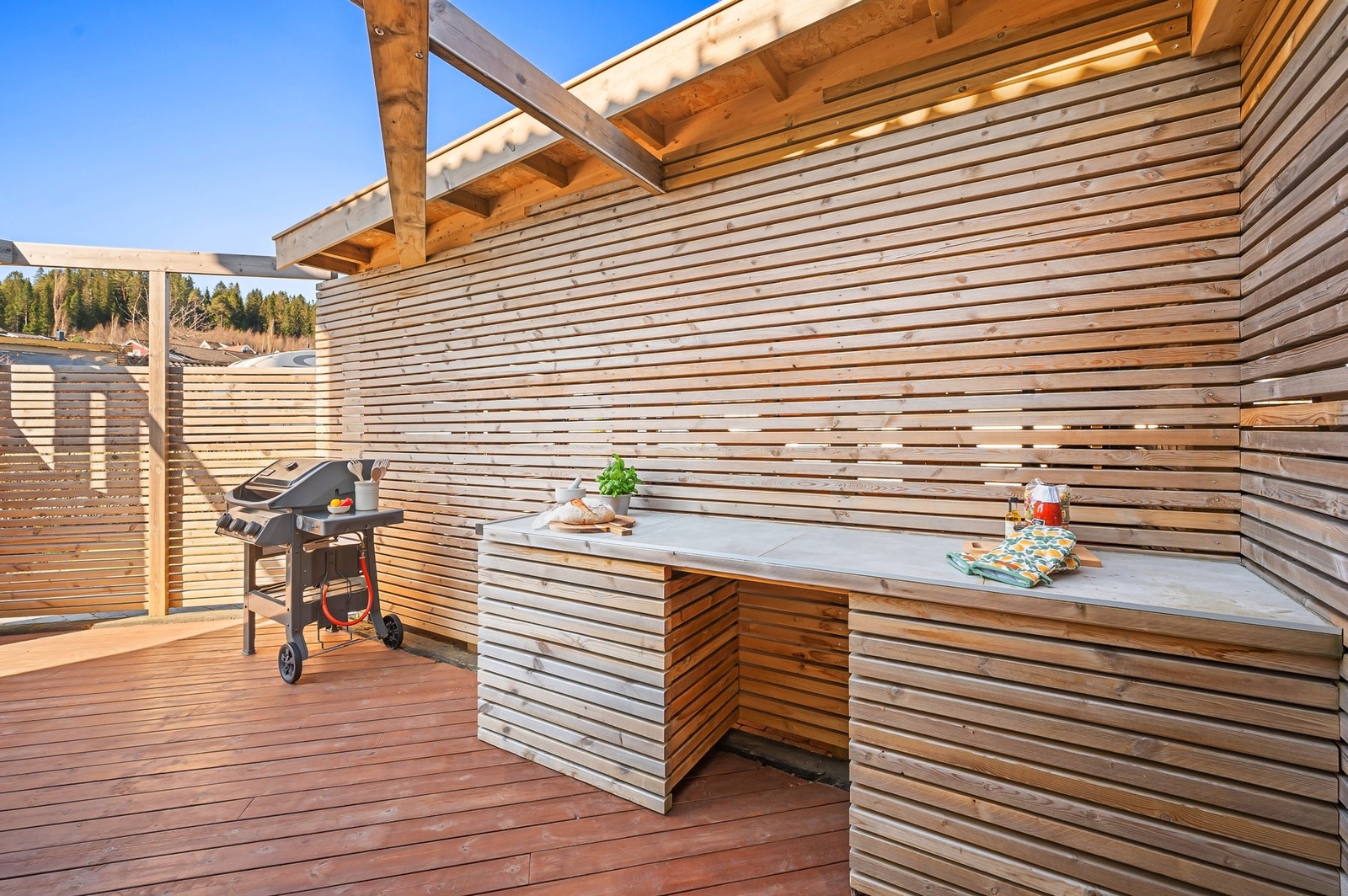 Her ligger alt til rette for gode grillmåltider med venner og familie. Galleribilde