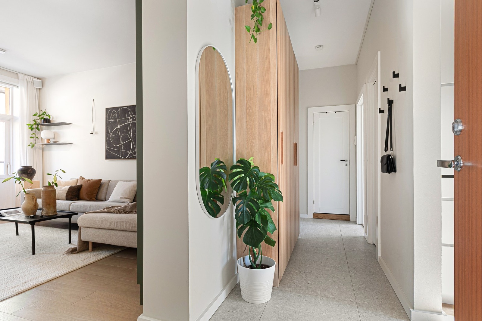 Velkommen inn - boligen byr på meget gode kvaliteter. Galleribilde