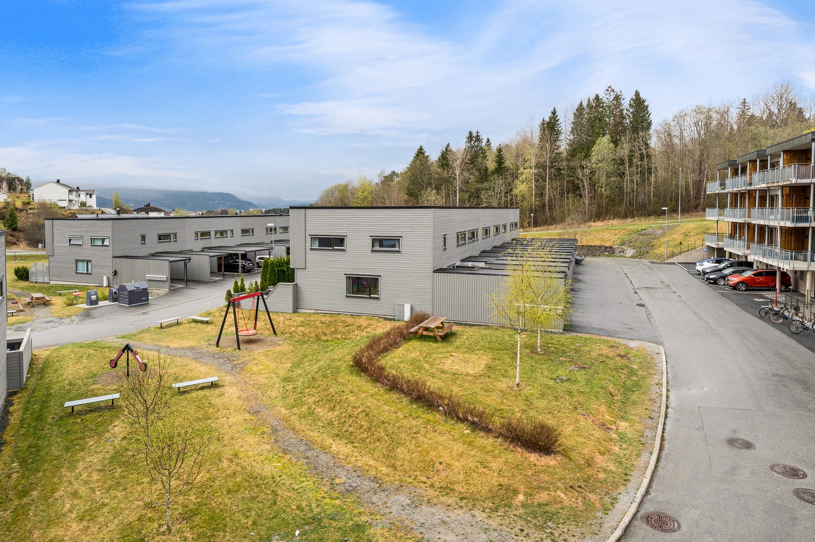 Boligen ligger i et rolig og familievennlig boområde. Velkommen til en hyggelig visning! Galleribilde