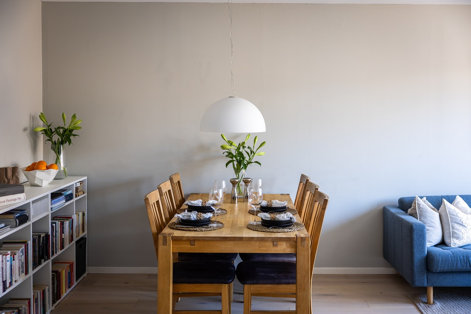 God plass til hyggelige middagsselskaper. Galleribilde