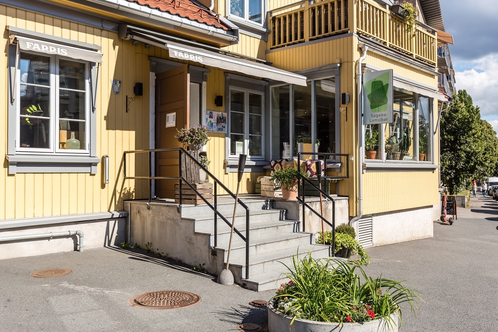 Sagene lunsjbar er bare noen få minutter fra boligen med historie som kan spores helt tilbake til 1855. Galleribilde
