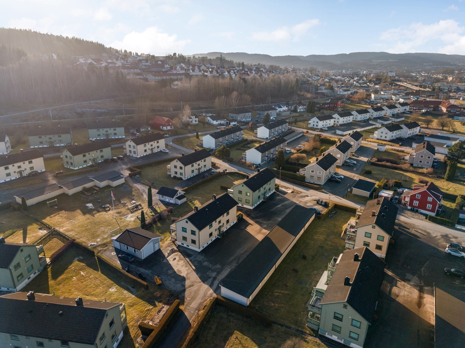 Leiligheten ligger i et veletablert og populært boligområde på Vallermyrene, med kort gangavstand til Porsgrunn sentrum og Universitetet i Sørøst-Norge. Galleribilde