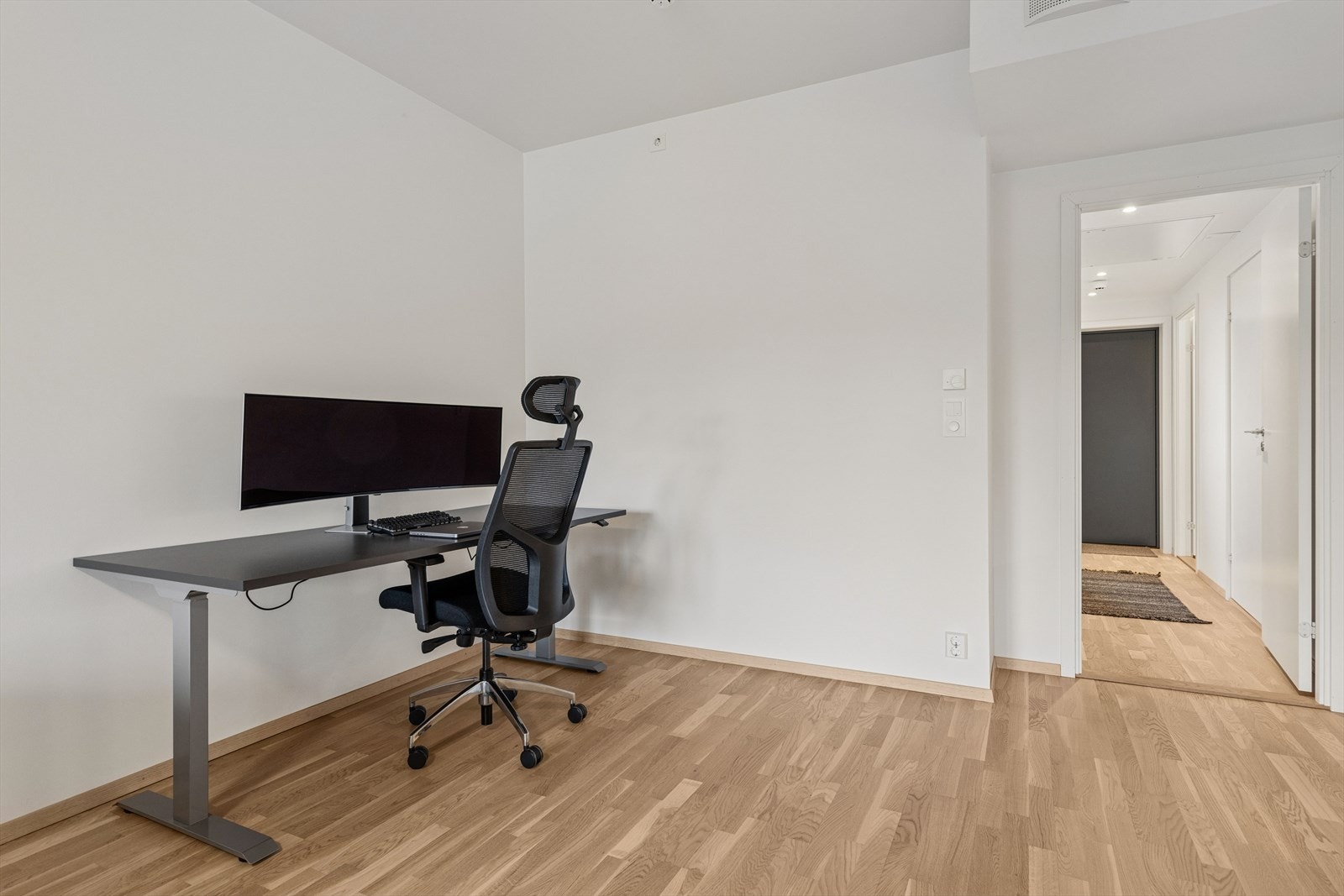 Mulighet for hjemmekontor i stuen Galleribilde