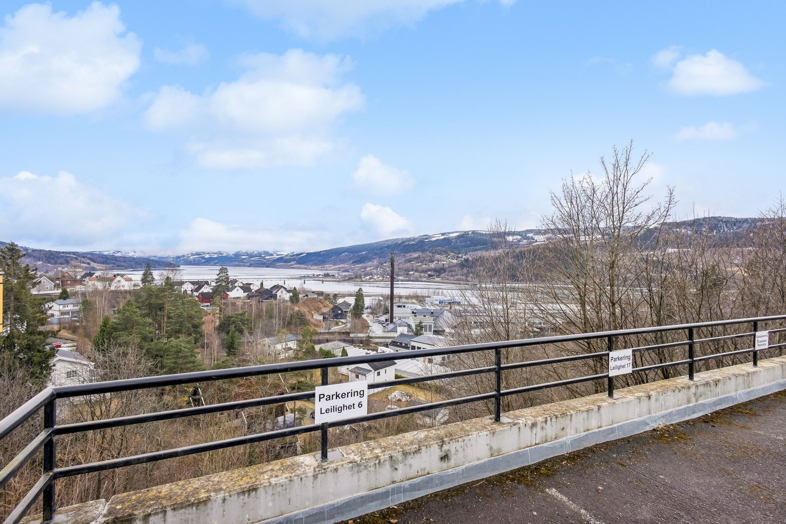 Fin utsikt fra eiendommen. Galleribilde