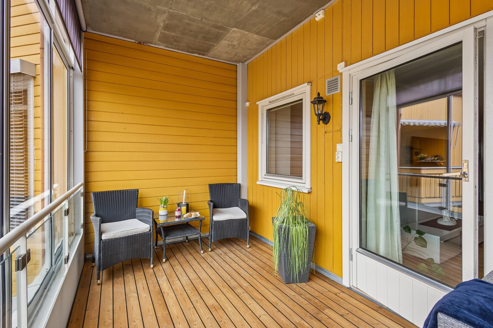 Fra denne plassen kan man nyte liten utsikt utover Mjøsa. Galleribilde