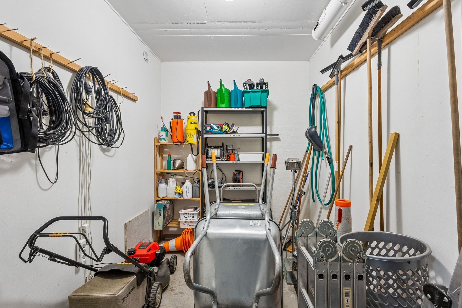 Redskapsbod kjeller + en ute Galleribilde