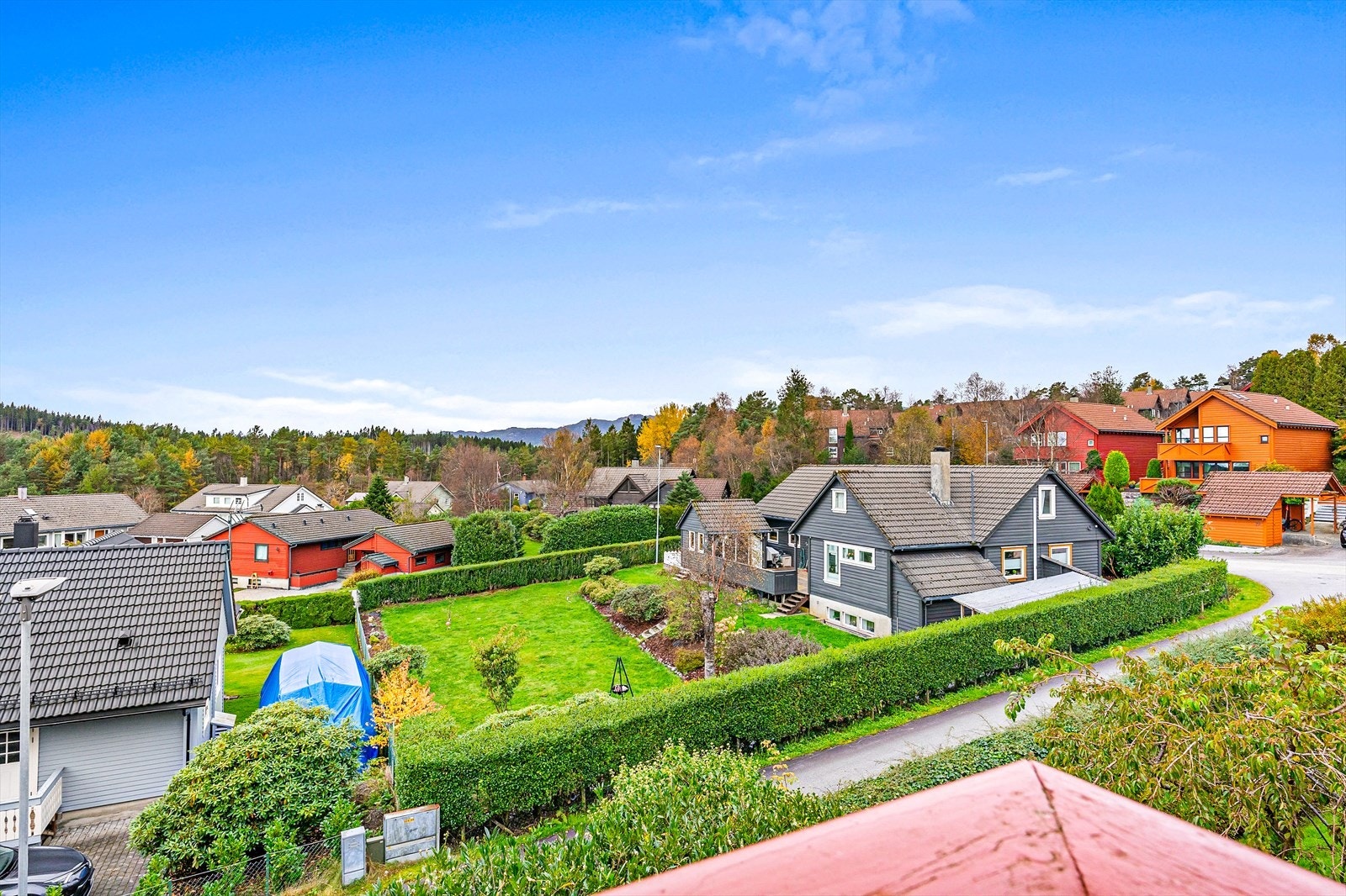 Her ligger du på en høyde med fint utsyn mot Landåsen Galleribilde