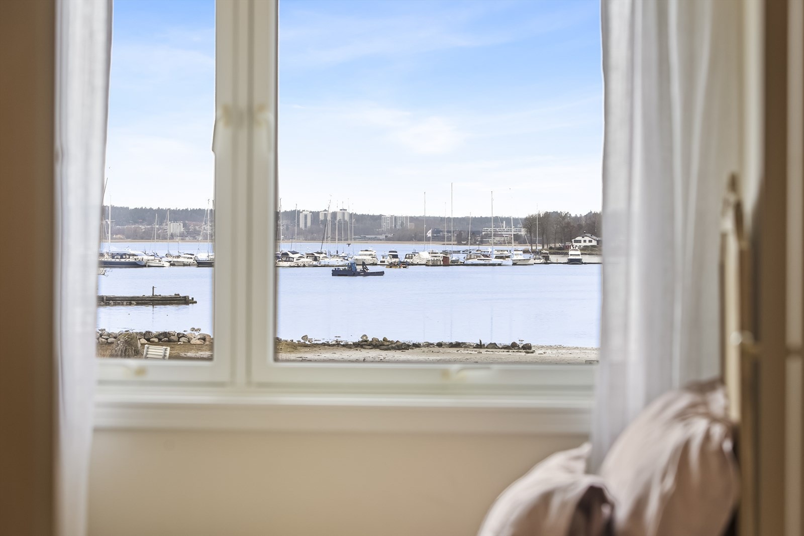 Alle tre soverommene ligger vendt mot sjøsiden. Galleribilde