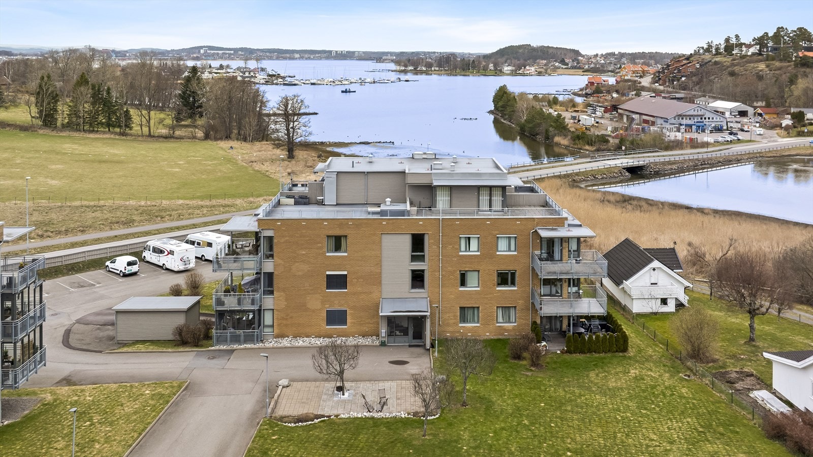 Velkommen til Mathiasbakken 7B, presentert av Aktiv v/ André Norrøne Volla. Fotograf: Magik. Galleribilde