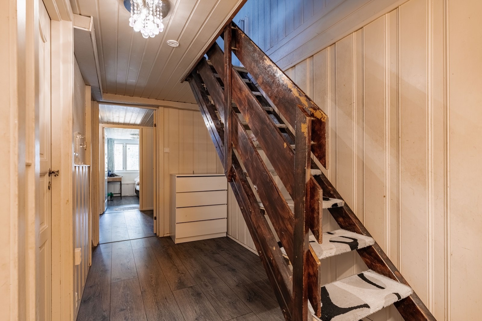 Trapperommet som leder ned til underetasjen. Galleribilde