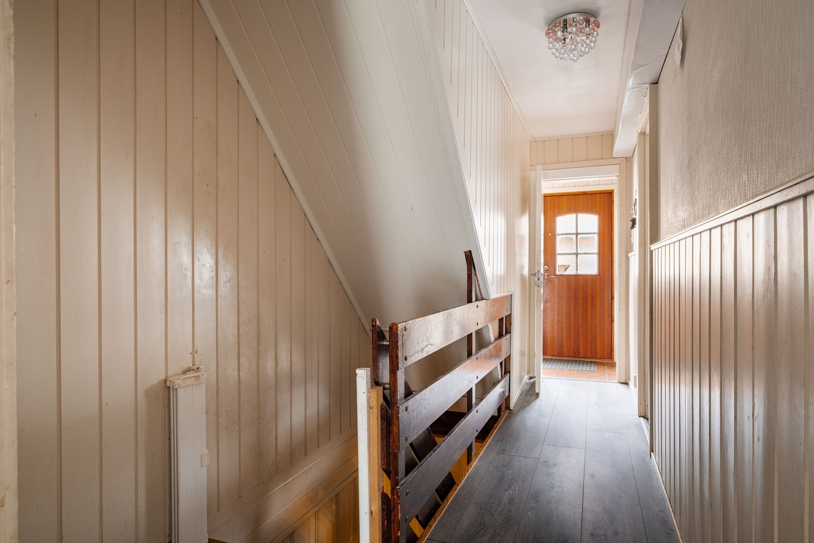 Fra gangen i første etasje er det trappeforbindelse til de øvrige planene. Galleribilde
