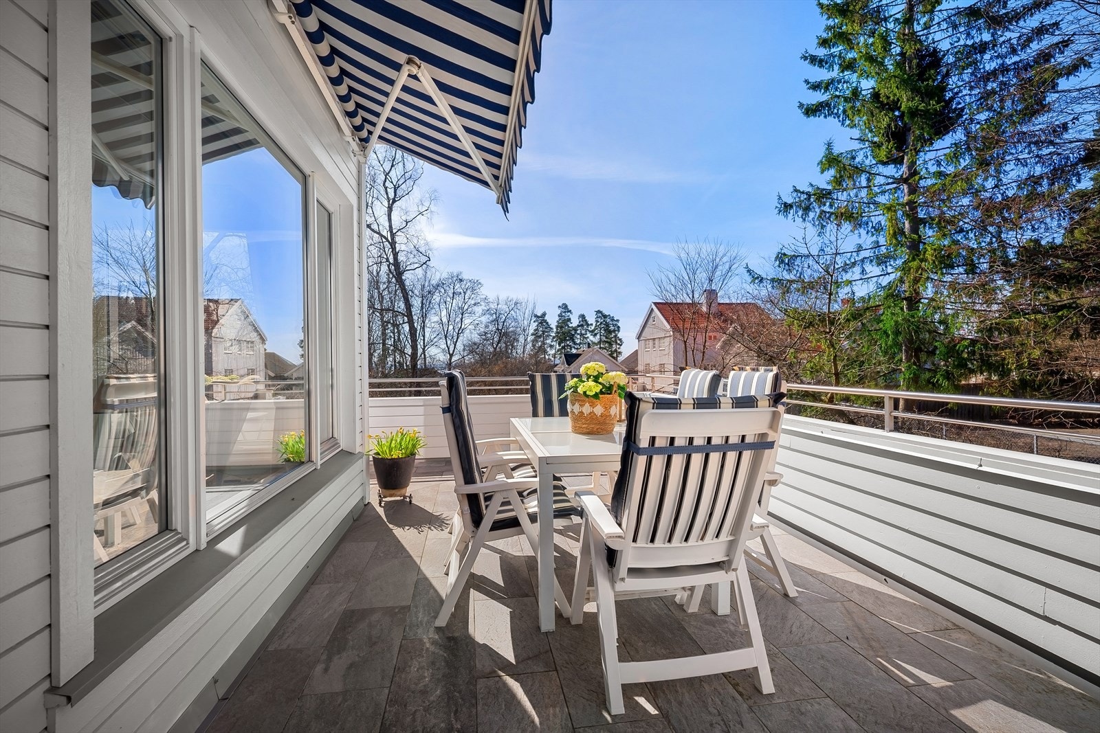 Solrik, sydvestvendt hjørneterrasse på ca. 26 kvm. Galleribilde