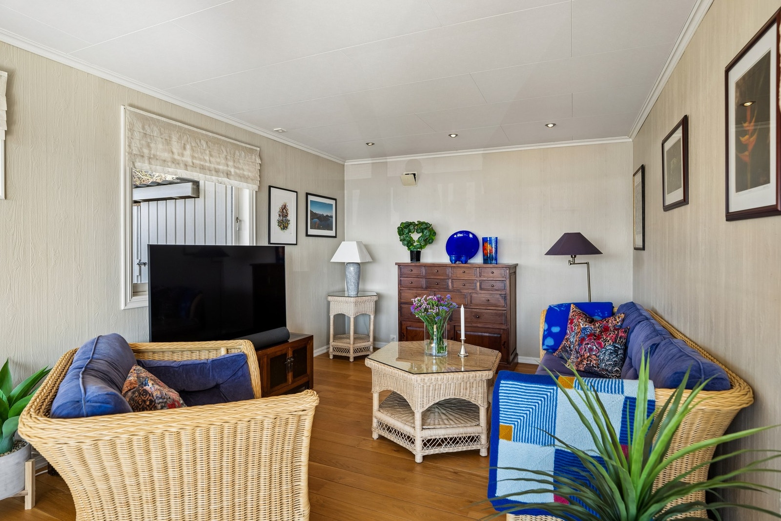 Stue med god plass til sofagruppen. Galleribilde