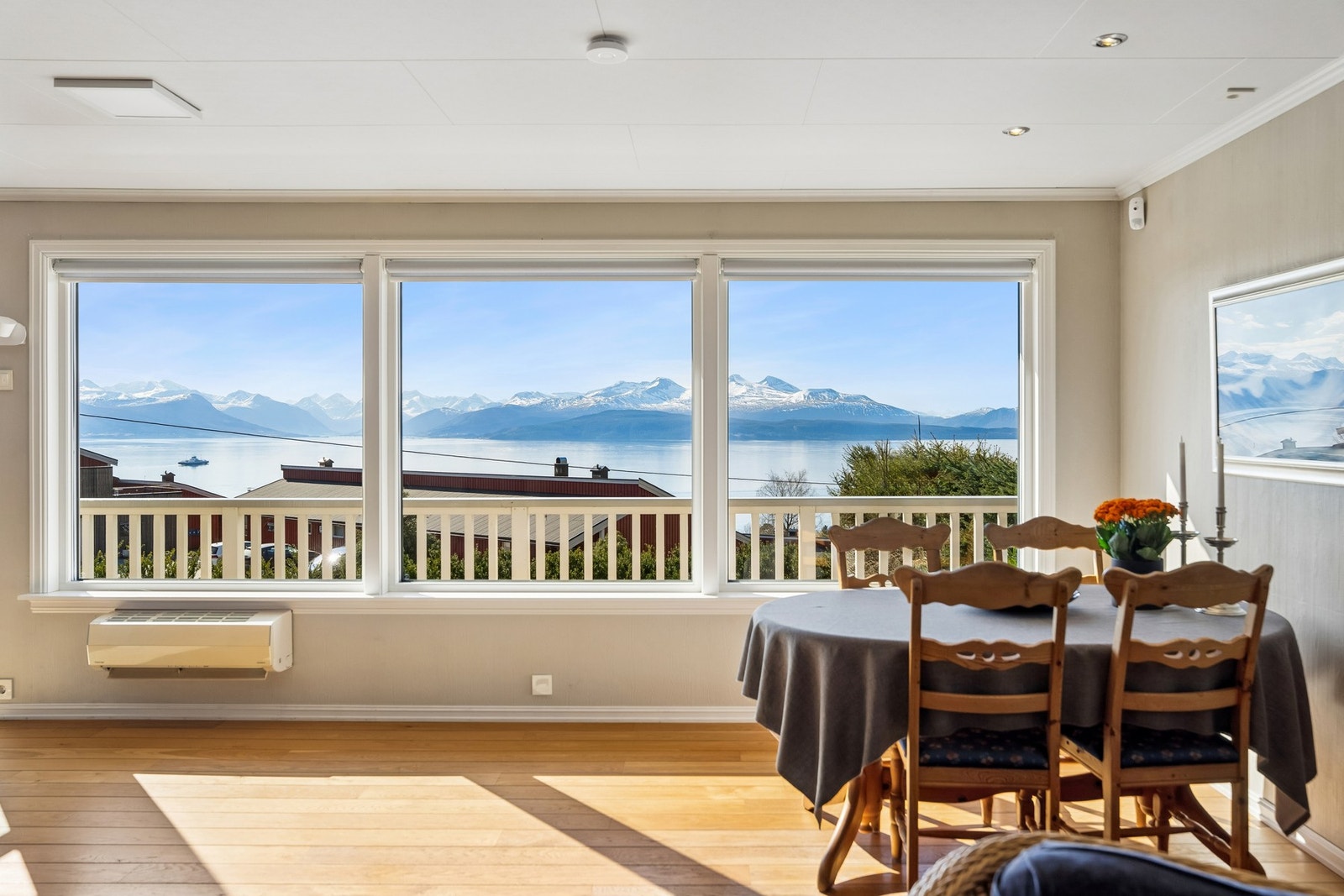 Her kan du nyte et godt måltid med fantastisk utsikt. Galleribilde