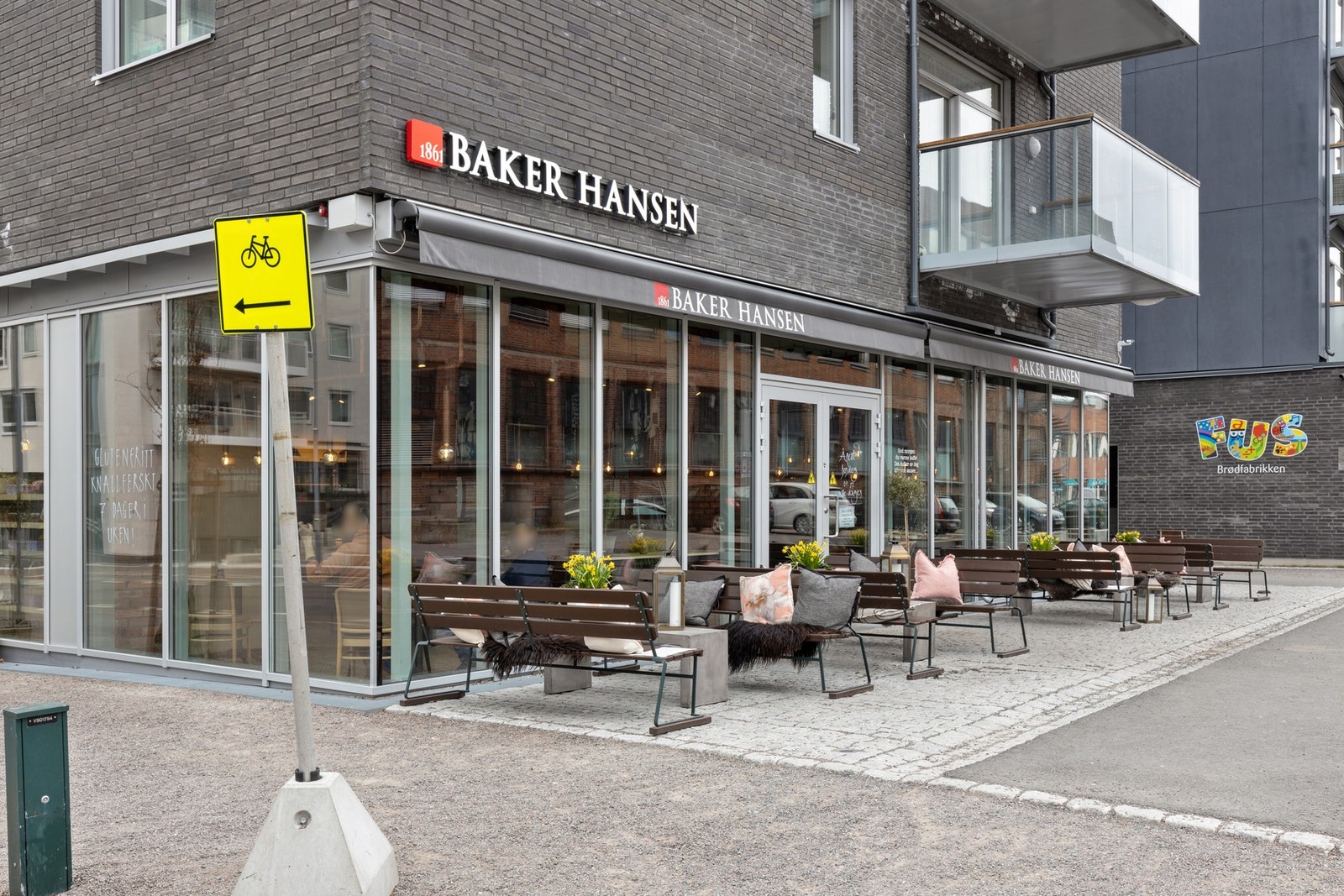 Kort vei til Baker Hansen. Galleribilde
