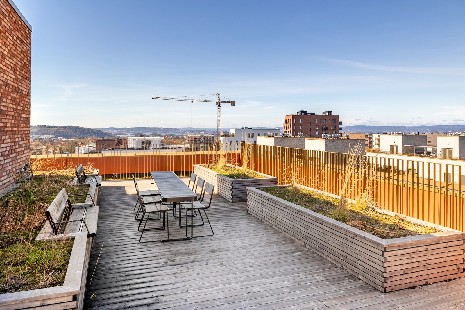 Felles takterrasse med ypperlige solforhold til bruk for beboerne. Galleribilde