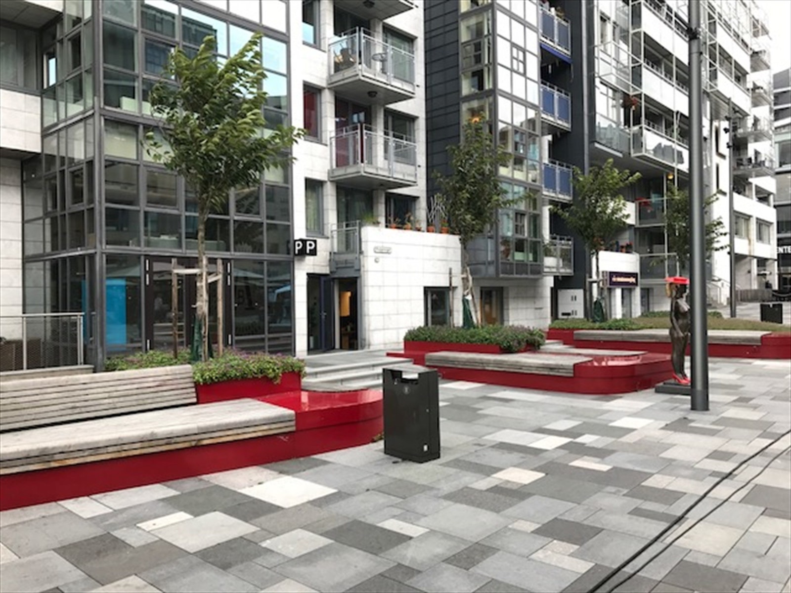 Inngang til plassen ved Bryggetorget. Andre innganger/utganger kan benyttes. Galleribilde