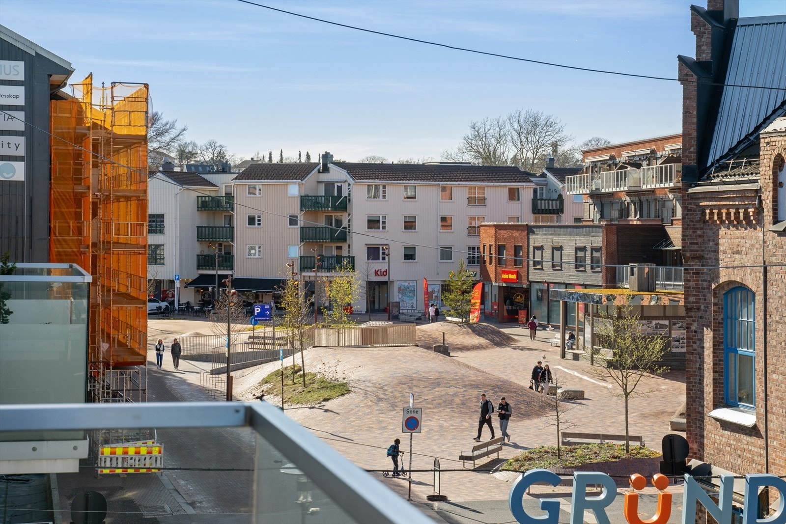 Fra balkongen har du utsyn over Aagaards Plass Galleribilde