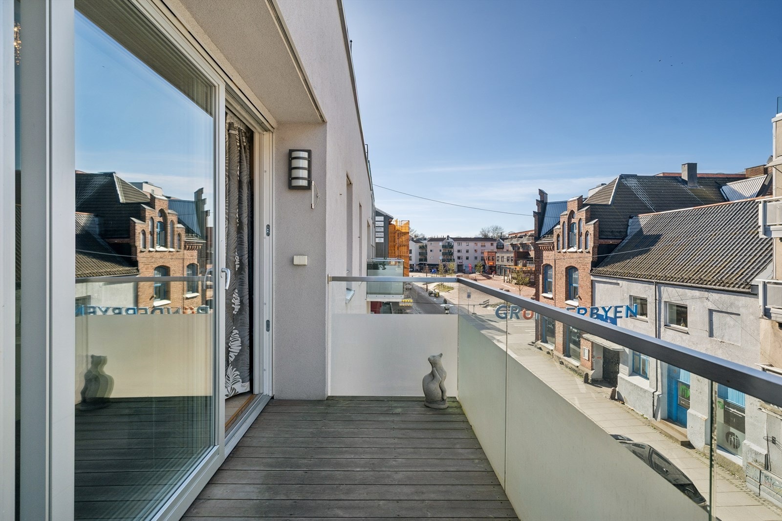 På balkongen er det plass til noe møblement. Galleribilde