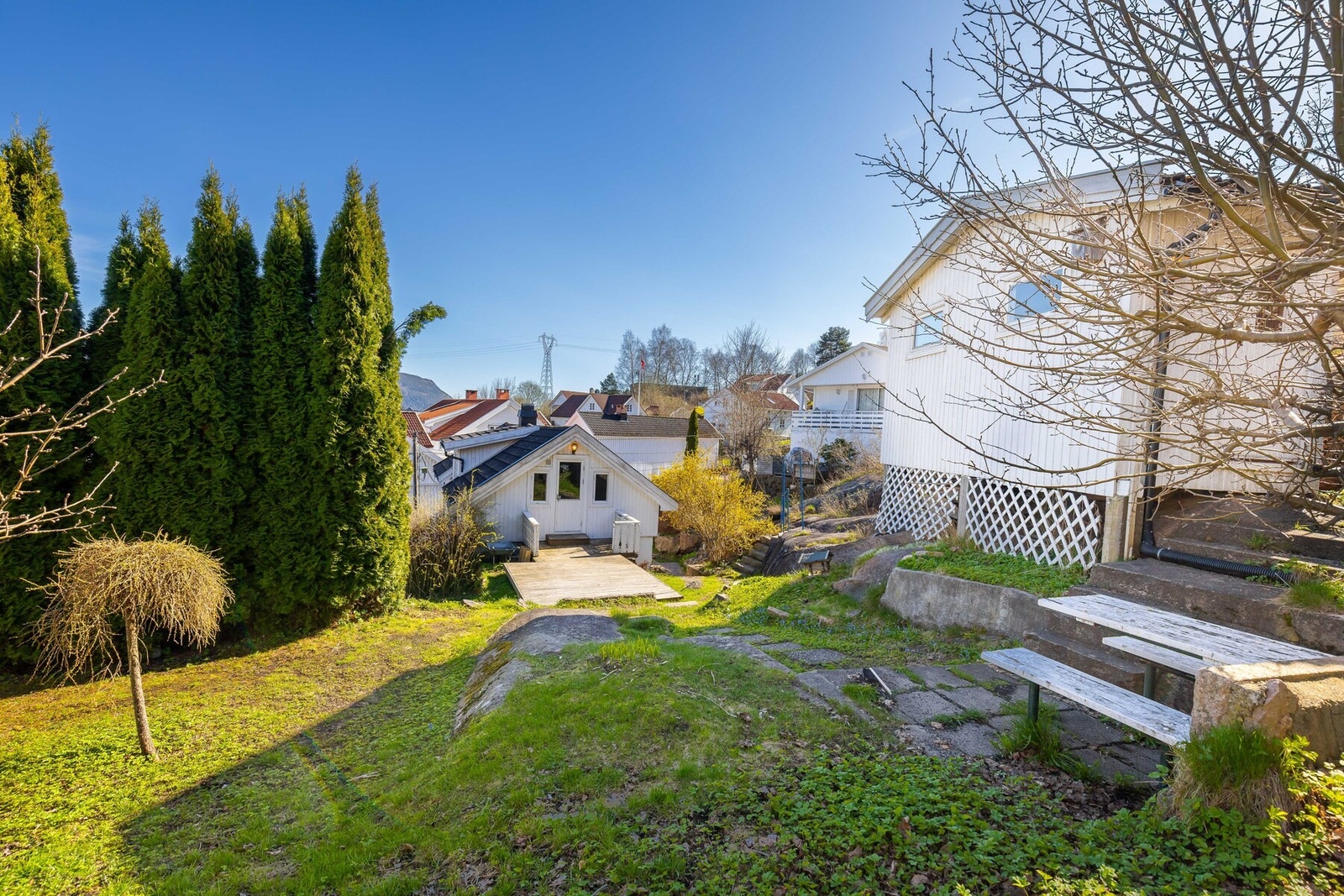 Skrående tomt med gode solforhold Galleribilde